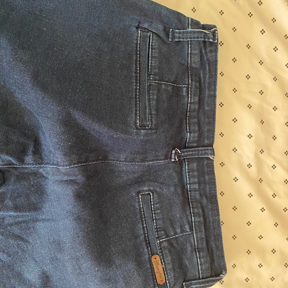 Super cute women’s wrangler trousers!!